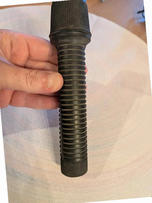 Lampe de poche. Antigrip. 16 cm